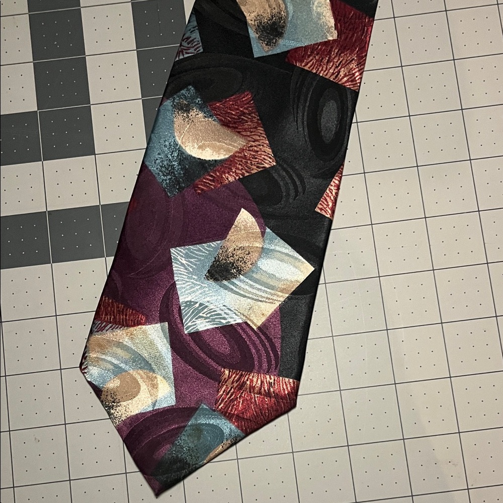 Abstract Patterned Tie - Picture 2 of 6